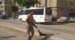 استمرار تكثيف جهود رفع كفاءة النظافة العامة وتجريف الرمال بامتداد شارع أسوان