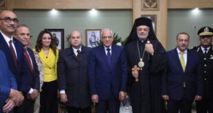 محافظ الجيزة يزور الكنيسة الكاثوليكية لتهنئة الأقباط بعيد الميلاد المجيد