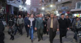 محافظ كفر الشيخ ينتقل لموقع إنهيار بلكونة منزل بشارع سعد زغلول بدسوق