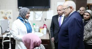 جولة مفاجئة للدكتور الخشت بالعيادات الخارجية بالمنيل التخصصى للاطمئنان على مستوى الخدمات الطبية والعلاجية المقدمة للمرضى